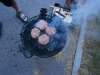 Grilování hamburgerů - :) grilovali jsme kvalitní velikánský hamburgery:) a moc se nám všem povedli:)