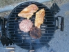Grilování hamburgerů - :) grilovali jsme kvalitní velikánský hamburgery:) a moc se nám všem povedli:)