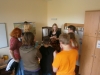 Šití a praní - Studenti UHK učí děti.